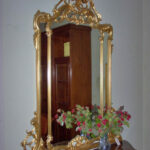 Consolle barocco con specchio e marmo - immagine 2