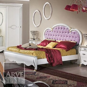 Letto laccato o capitonè
